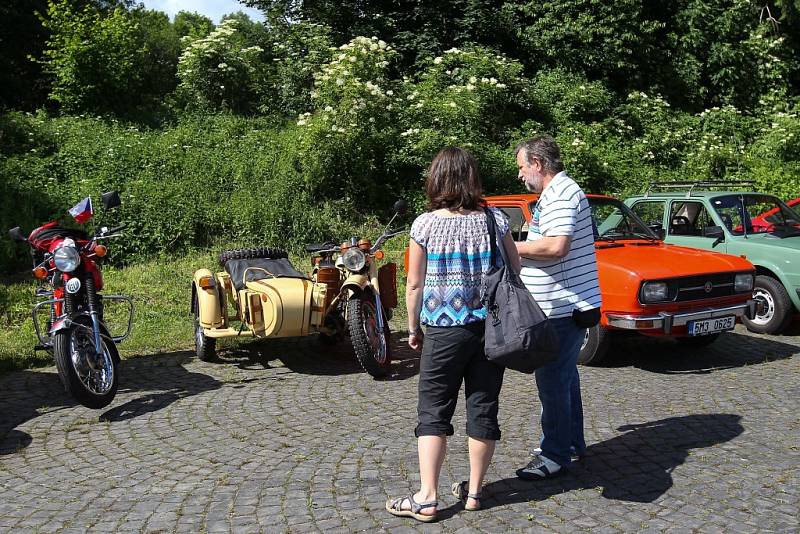 Celý sobotní den probíhala velkolepá oslava malebné sklářské lokálky z Kamenického Šenova do České Kamenice.