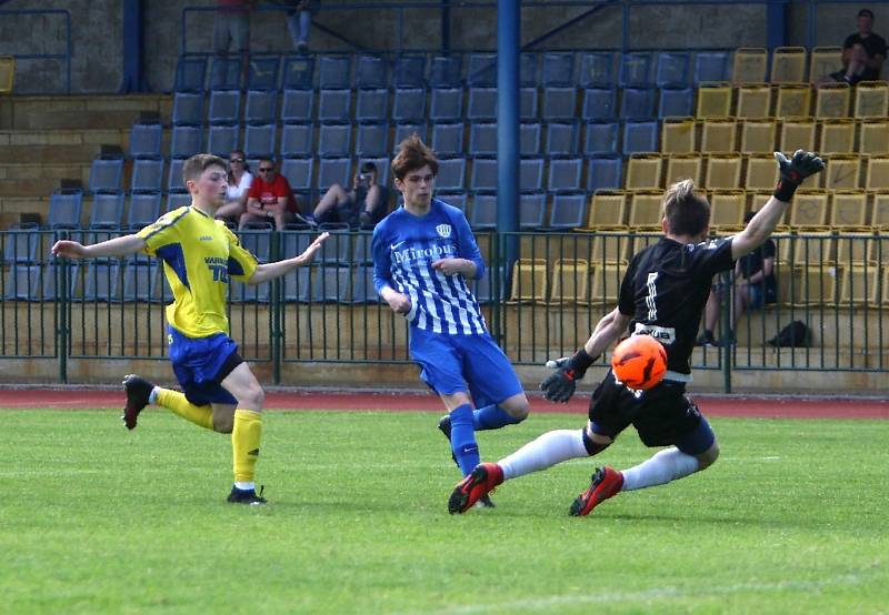 Mladší dorostenci České Lípy (modré dresy) doma porazili Varnsdorf 6:3.