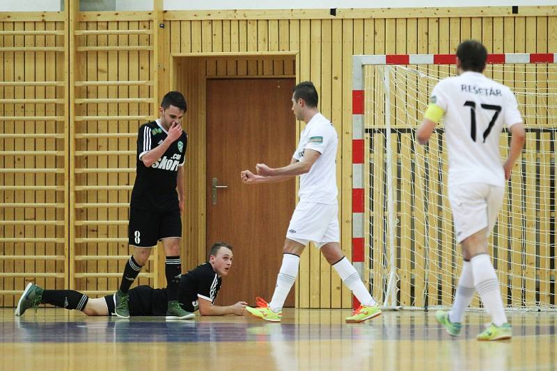 FC Démoni Česká Lípa - FK ERA-PACK Chrudim 0:10 (0:6). 