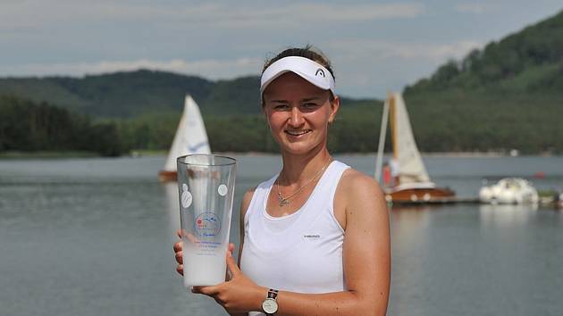 Macha Lake Open, Staré Splavy. Krejčíková porazila Siniakovou a obhájila loňský titul.