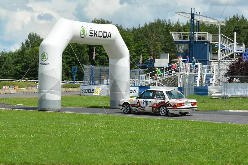 Rally Bohemia na autodromu v Sosnové v pátek 9. července.