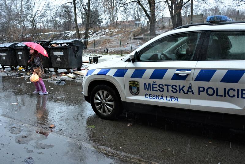 Strážníci Zdeněk Šafránek a Dalibor Pospíšil z Městské policie v České Lípě se do služby těší. Své povolání berou jako poslání, při kterém dbají na pořádek, ale mohou pomáhat svým spoluobčanům v řadě obtížných okamžiků.