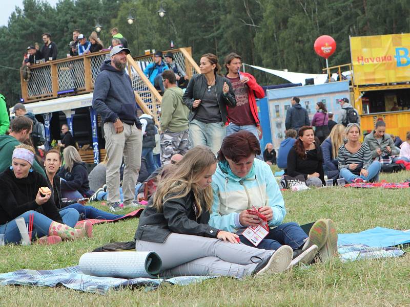 Tisíce lidí se přišly bavit na největší festival na Českolipsku na Hrady CZ pod Bezdězem.