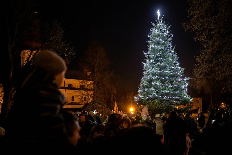 Krampusáci ve Sloupu v Čechách.