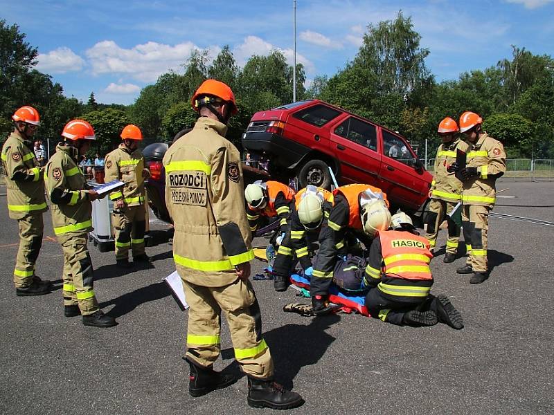 Krajskou soutěž profesionálních hasičů ve vyprošťování zraněných osob z havarovaných vozidel hostil Jablonec nad Nisou. 