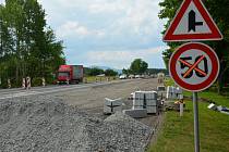 Výstavba nové okružní křižovatky silnic I/9 a I/38 v Jestřebí - červen 2023.