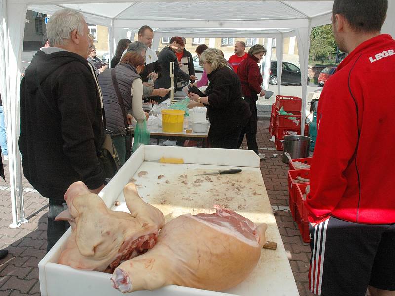 Zabijačkový jarmark ve Cvikově.