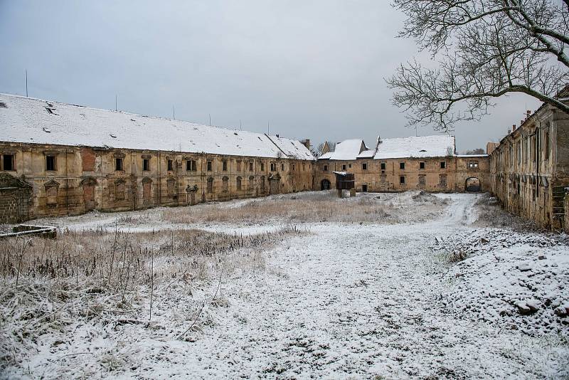 Rekonstrukce hospodářského dvoru na zámku Zákupy.