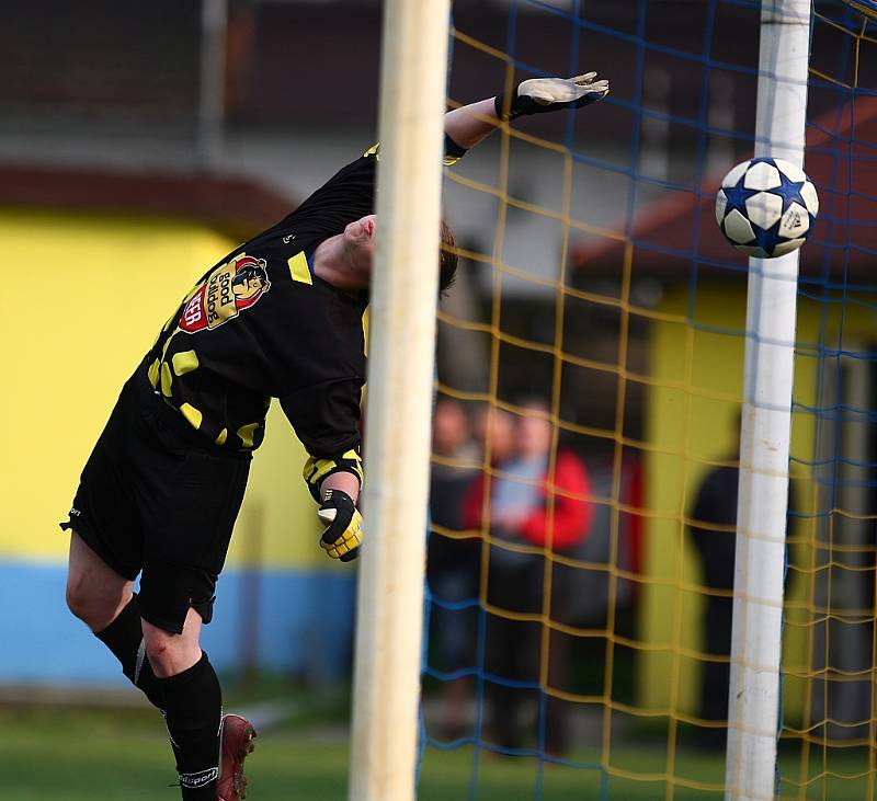 Pohár slaví fotbalisté Mimoně, kteří ve finále porazili cvikovského rivala. 