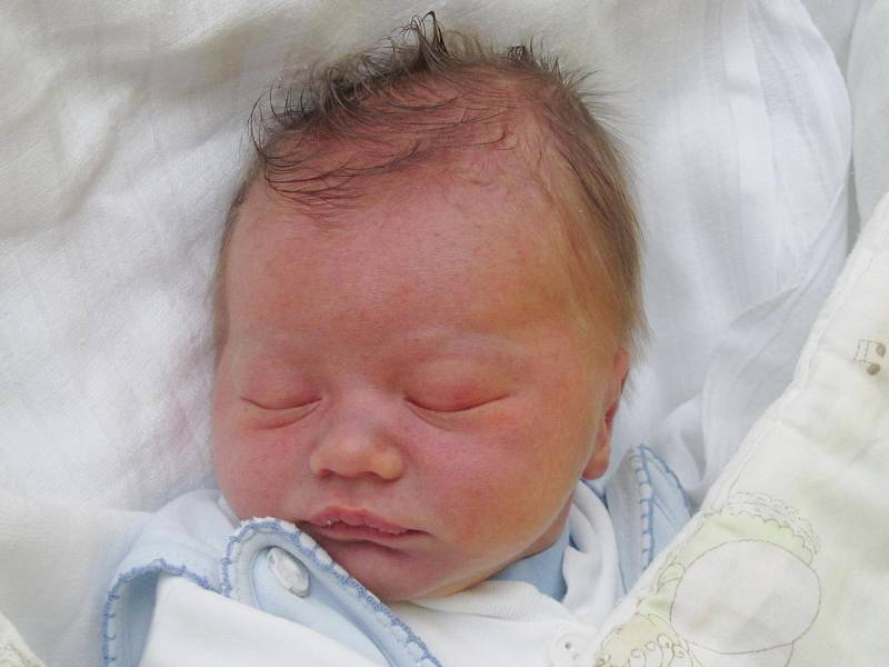 Mamince Michaele Ešpanderové z Nového Boru se ve čtvrtek 22. ledna v 5:17 hodin narodil syn Jiří Marek. Měřil 51 cm a vážil 3,05 kg.