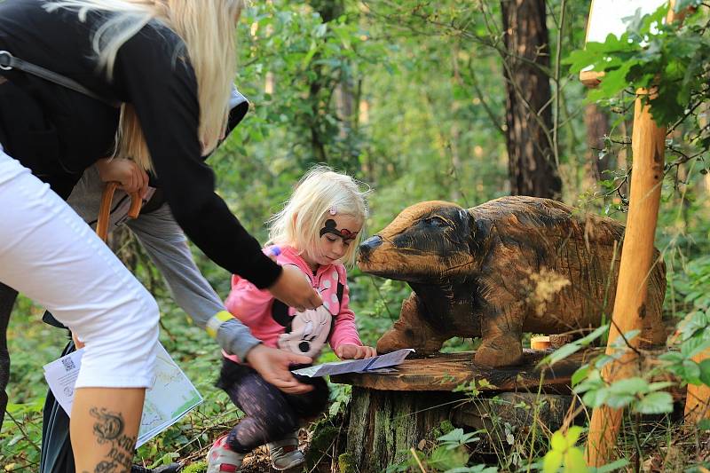 Novou naučnou trasu otevřeli v sobotu v Kravařích. Liščí stezka s osmi zastávkami je dlouhá necelých 5,5 kilometru.