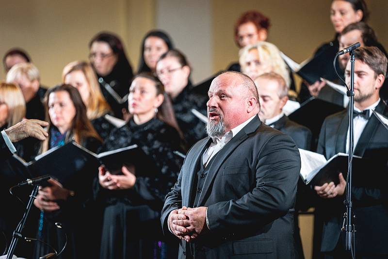 Závěrečný koncert festivalu Lípa Musica hostil v českolipské bazilice Všech svatých Český filharmonický sbor Brno.