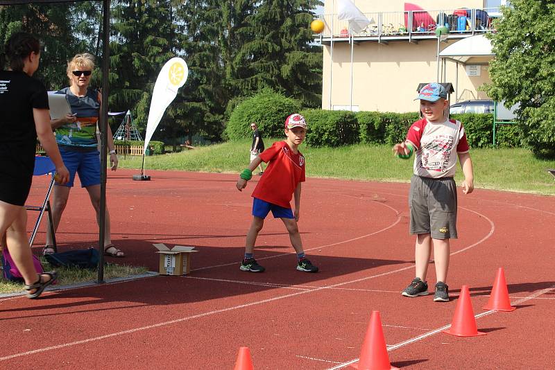 12. ročník Novoborské olympiády dětí a mládeže začalo v ZŠ U Lesa. Do sportovního klání se letos zapojí tři školy ve městě.