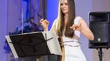 V pátek 21. září se v bazilice Všech svatých představila světová thereministka Carolina Eyck za doprovodu klavíristy a skladatele Christopha Tarnowa.