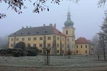 Doksy na Českolipsku získaly více než 40 milionů z fondů EU a nyní spouštějí veřejnou zakázku, jejíž vítěz na jaře tohoto roku zahájí dlouho očekávanou rekonstrukci památkově chráněného zámku. 