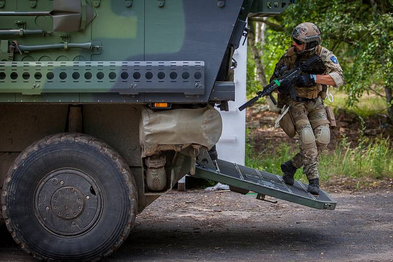 Osmdesátihodinová airsoftová simulace, Protector 2016 pokračovala 21. července v části bývalého vojenského prostoru Ralsko na Českolipsku. Do akce typu LARP (z anglického Live Action Role Play) je zapojeno je přes 1000 airsoftových bojovníků z několika ze