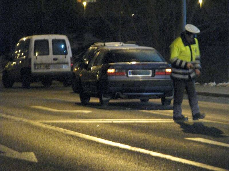 Při přecházení přechodu pro chodce v Purkyňově ulici v České Lípě zemřela žena