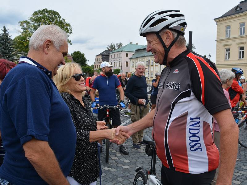 Začátky slavného cyklistického závodu Tour de Bohemia, stejně tak jako všech 28 ročníků, si o víkendu připomněli v Novém Boru.