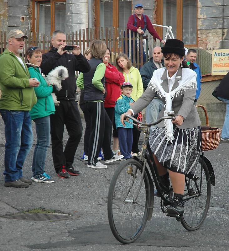 Fandové bicyklů vzdali v Horní Polici hold slavné značce Achilles. 