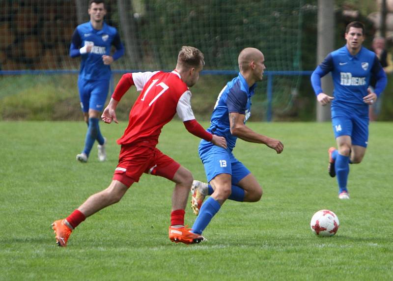 Skalice (modré dresy) doma remizovala s Hrádkem 1:1.