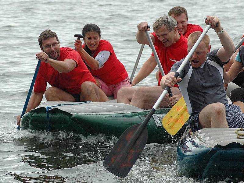 SRPEN. Doksy se staly dějištěm dalšího ročníku sportovního víceboje Eurohry 2010. Jednou z šestnácti disciplín byl raft.