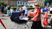 Stovka historických a retro kočárků se sešla v sobotu v Mimoni. První setkání uspořádal Spolek historie Mimoňska společně s městem.