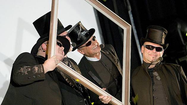 Vokální soubor 4TET, jehož jednou čtvrtinou je zpěvák Jiří Korn, vystoupil v pondělí večer v KD Crystal. 
