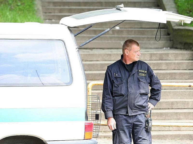 Nahlášená výbušnina v budově Střední průmyslové školy v České Lípě zaměstnala opět českolipské policisty a studenty vyhnala na dvě hodiny před budovu.