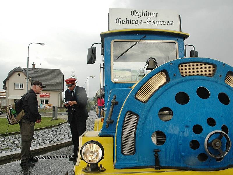 Oslavu křehké skleněné krásy a bohatý program si nenechaly ujít stovky lidí.