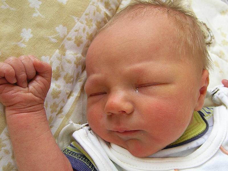 Mamince Kateřině Šindelářové ze Cvikova se 19. června ve 22:14 hodin narodil syn Matěj Zvára. Měřil 48 cm a vážil 2,88 kg. 
