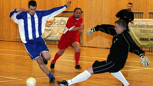 Futsalisté F.A. Zole si i v oslabené sestavě dokázali poradit s předposledním celkem krajského přeboru RKC Liberec, který porazili 7:3.