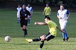 Kamenice (žlutozelené dresy) doma porazila Stráž nad Nisou 3:0.