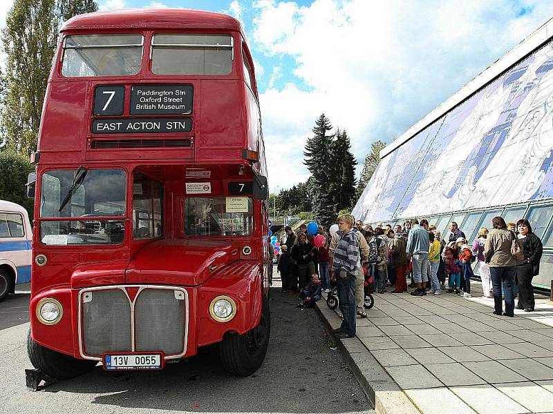 ZÁŘÍ. Česká Lípa podruhé uspořádala den s historickými autobusy. Setkal se s velkým ohlasem místních.