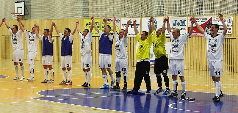 První semifinálový zápas play-off 2. ligy futsalu mezi českolipskými Démony a týmem z Hradce Králové vyhráli domácí borci 8:3. O první dva góly Démonů, které tým postavily na nohy, se postaral Milan Soukup. 