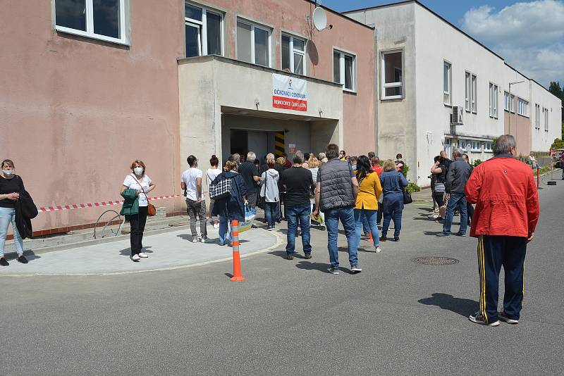 Očkovací centrum v České Lípě se přestěhovalo z kulturního domu Crystal do areálu českolipské nemocnice.