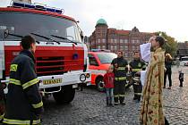 Profesionální hasiči předali jednotce SDH z Nového Boru dva zásahové automobily.