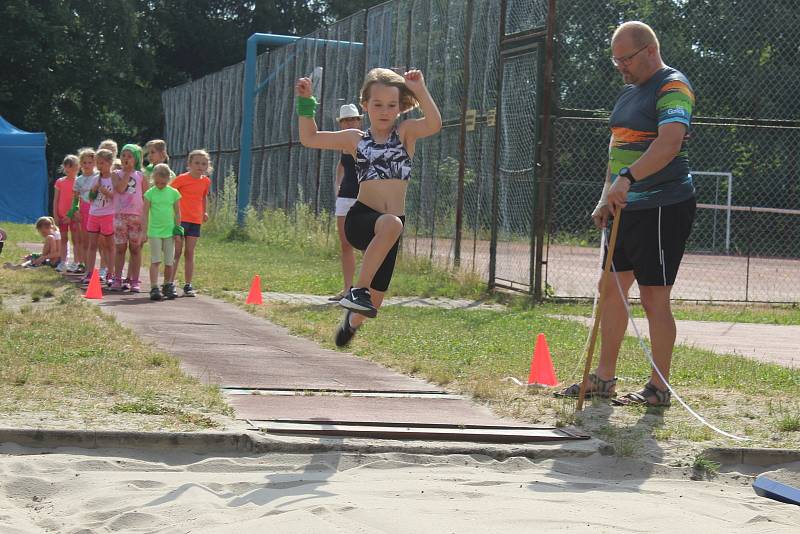 12. ročník Novoborské olympiády dětí a mládeže začalo v ZŠ U Lesa. Do sportovního klání se letos zapojí tři školy ve městě.