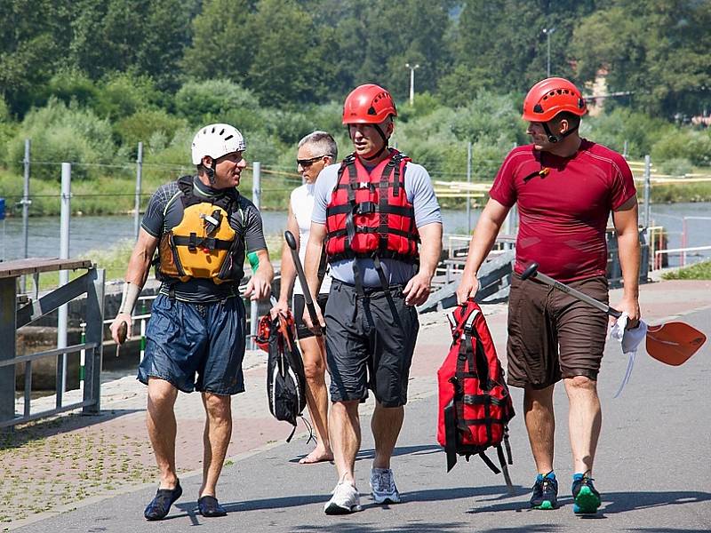 Mistrovství ČR hasičů ve čtyřmístných raftech ovládl tým z Libereckého kraje. 