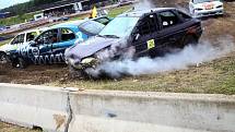 Destruction derby na autodromu. Den první.