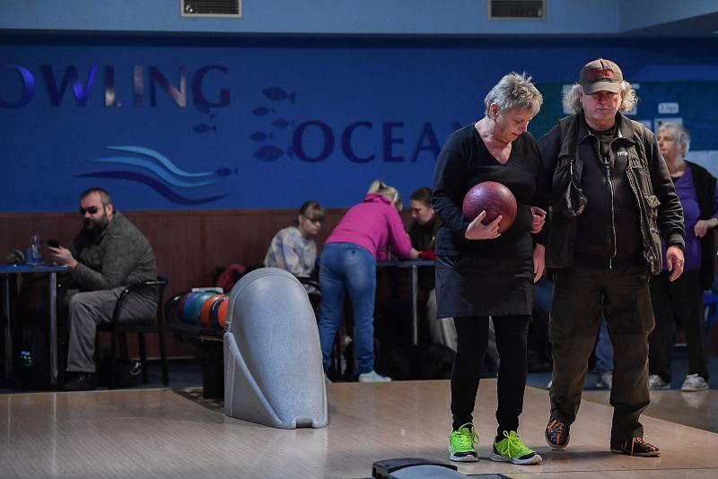 První ročník bowlingového turnaje na počest bývalé ředitelky Ludmily Chaloupkové, která vedla českolipskou odbočku organizace pro nevidomé a slabozraké SONS a po vážné nemoci zemřela.