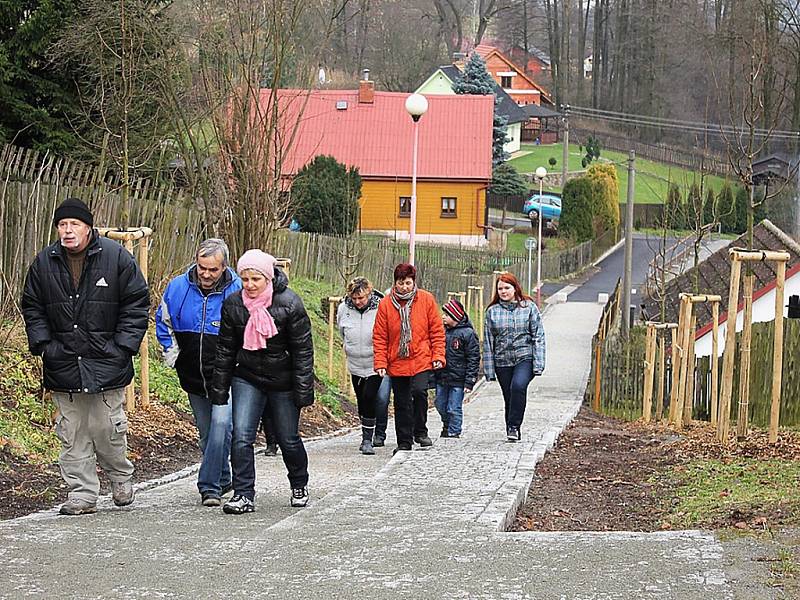 Slavnostní zpřístupnění nové aleje se ve Volfarticích uskutečnilo v neděli 21. prosince.