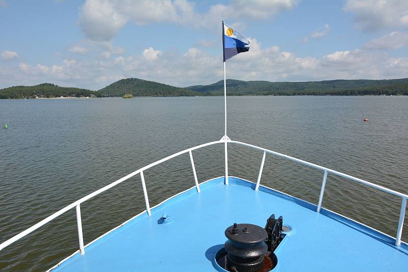 Z paluby parníku je Máchovo jezero nejkrásnější, říkají turisté i lodníci.