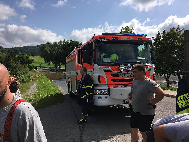 Povodně zaměstnaly i dobrovolné hasiče v Zákupech.