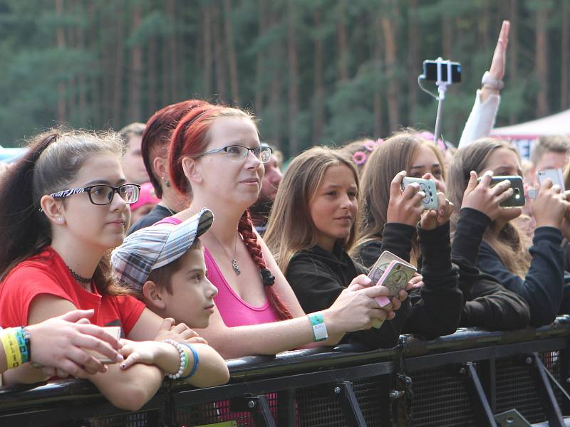 Tisíce lidí se přišly bavit na největší festival na Českolipsku na Hrady CZ pod Bezdězem.