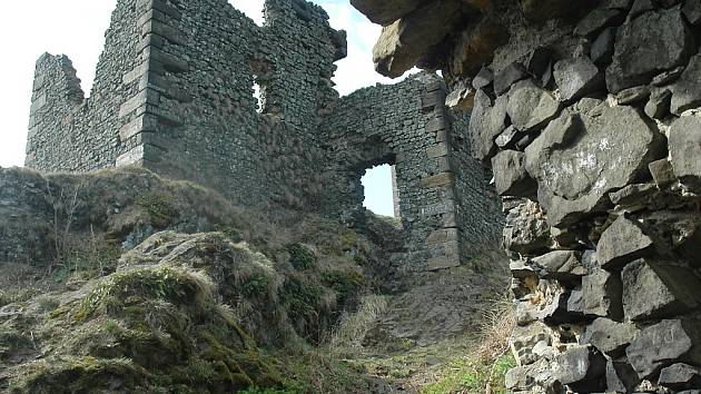 Hrad chátrá už od 16. století.