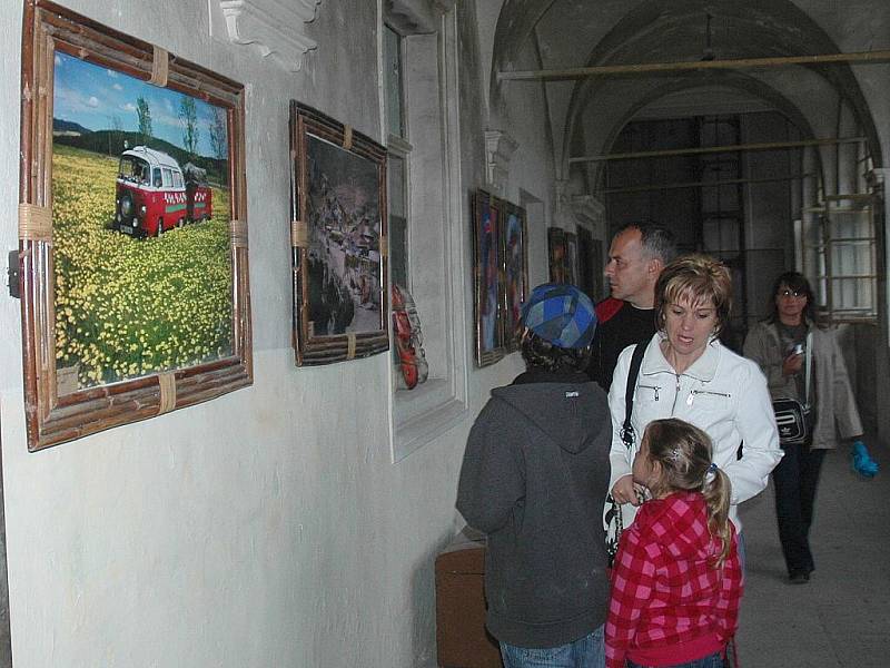 Po letech nepřístupnosti ožil v sobotu zámek v Horní Libchavě.