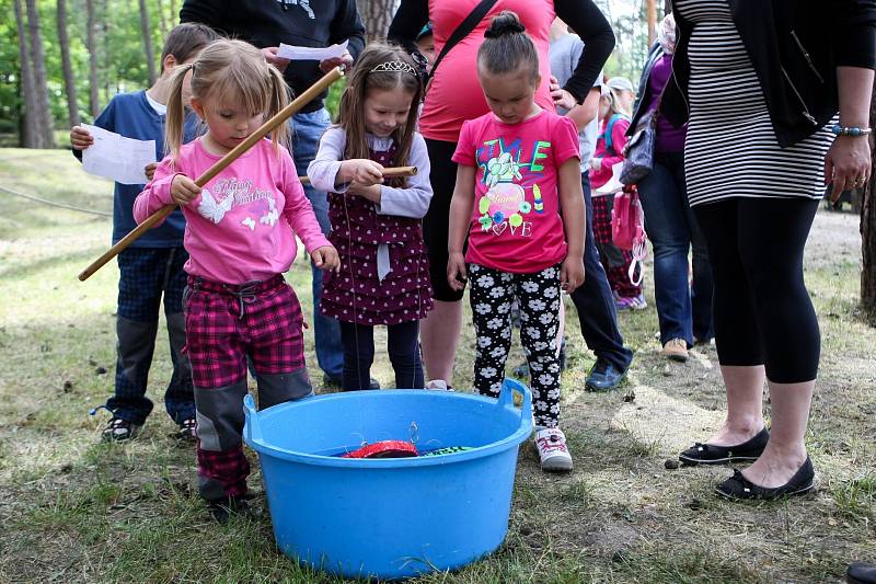 Dnešní Mezinárodní den dětí oslavili ti nejmenší obyvatelé Českolipska na řadě míst už o uplynulém víkendu, například v Dubé, Stráži pod Ralskem a ve Sloupu.