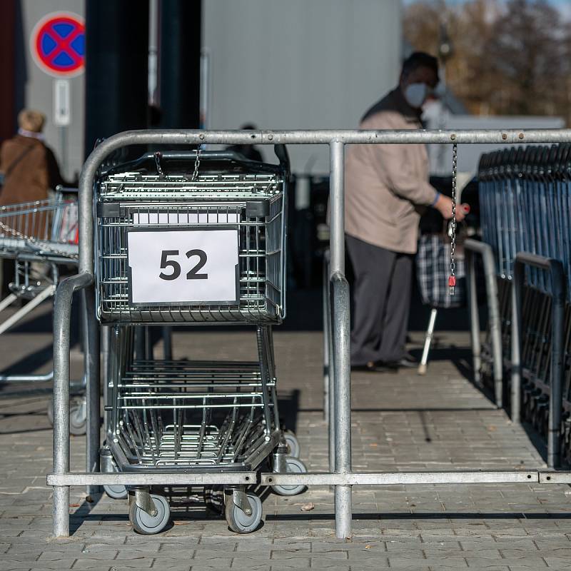 Otevření obchodů 18.listopadu 2020 s omezením počtu zákazníků na jednoho na 15 m² v České Lípě.