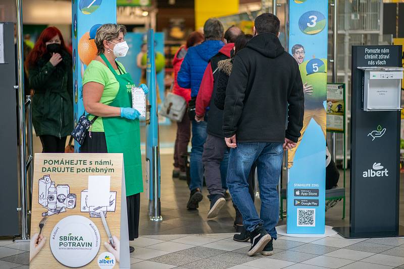 Česká Lípa supermarket Albert Farní charita sbírka potravin