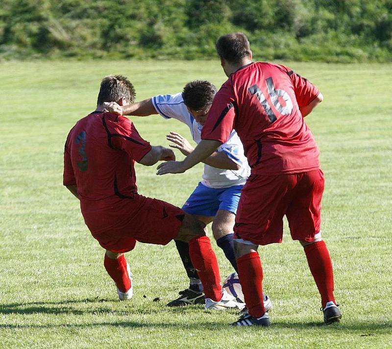 Derby v Kamenici mezi domácím týmem a nedalekými Zákupy skončilo smírně.